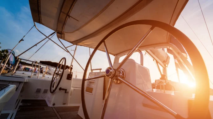 Boat insurance in the Port of Tarragona with moored boats and marina facilities